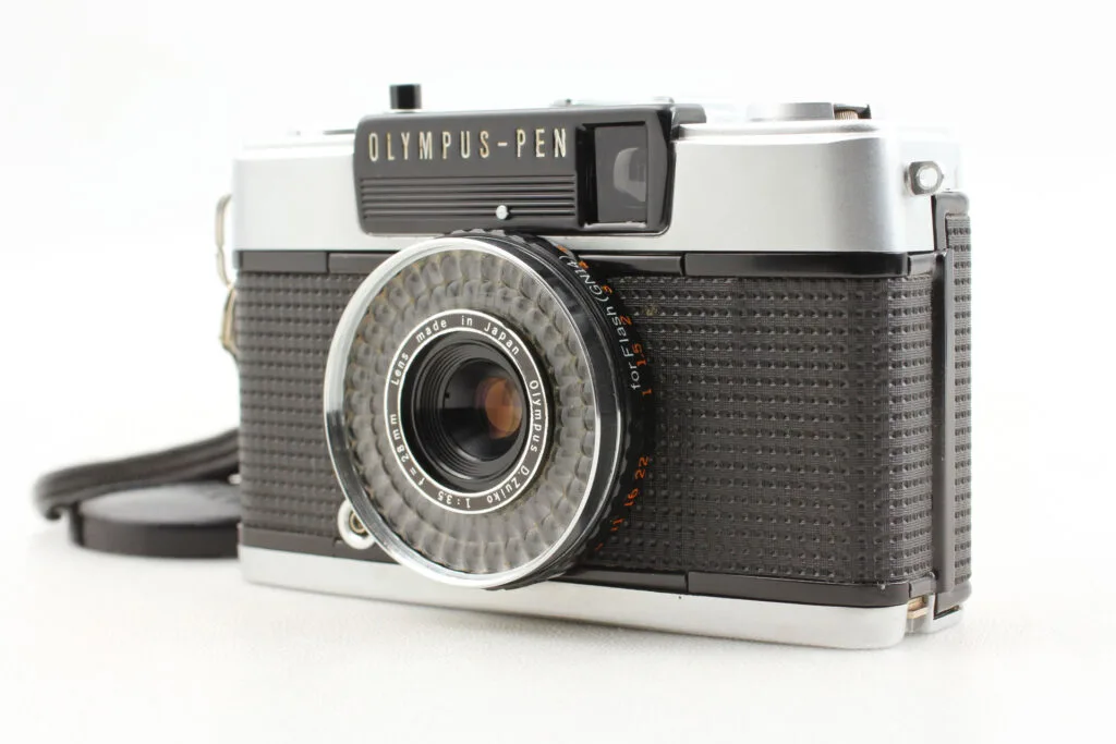 Olympus Pen EE-3 : un point and shoot argentique en demi-format à