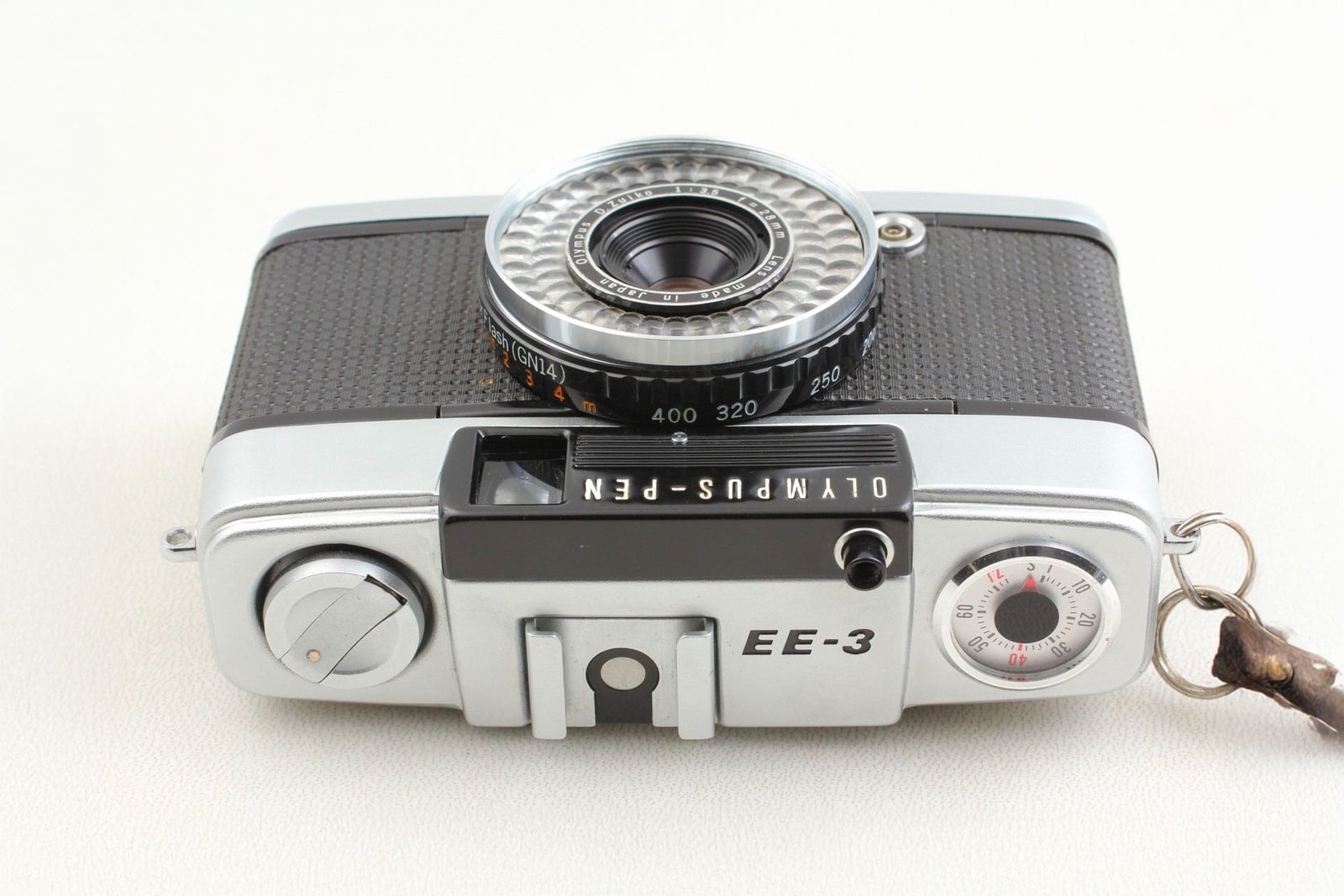 Olympus Pen EE-3 : un point and shoot argentique en demi-format à