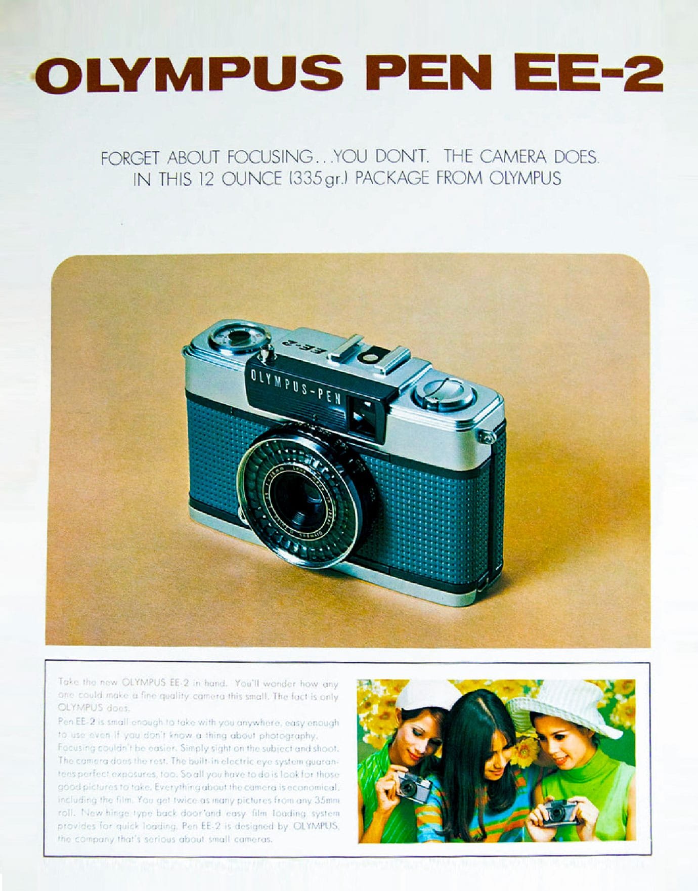 Publicité originale pour l’Olympus Pen EE-2 vantant sa facilité d’utilisation et son format compact.