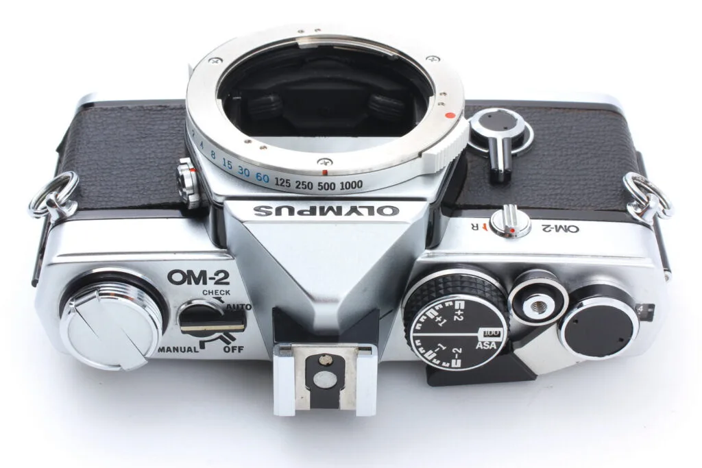 Olympus OM-2 : le reflex compact qui m'a lancé en argentique