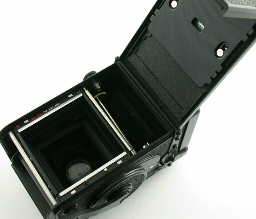Yashica Mat-124G – Compartiment pellicule ouvert – Août 2025