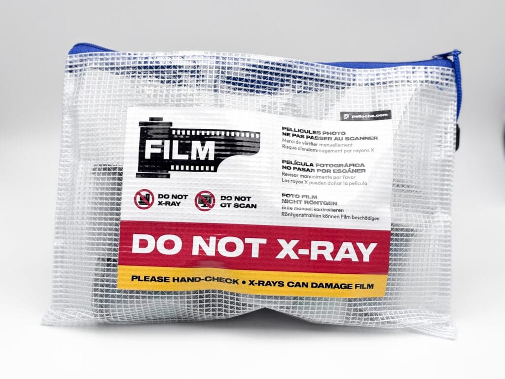 Pochette de protection Pelloche avec message “Do Not X-Ray” destiné aux contrôles aéroportuaires.