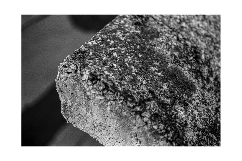 Parking Gare Nord – Nikon F3 HP – Micro Nikkor 55mm f/3.5 – Ilford Delta 100 – Octobre 2025