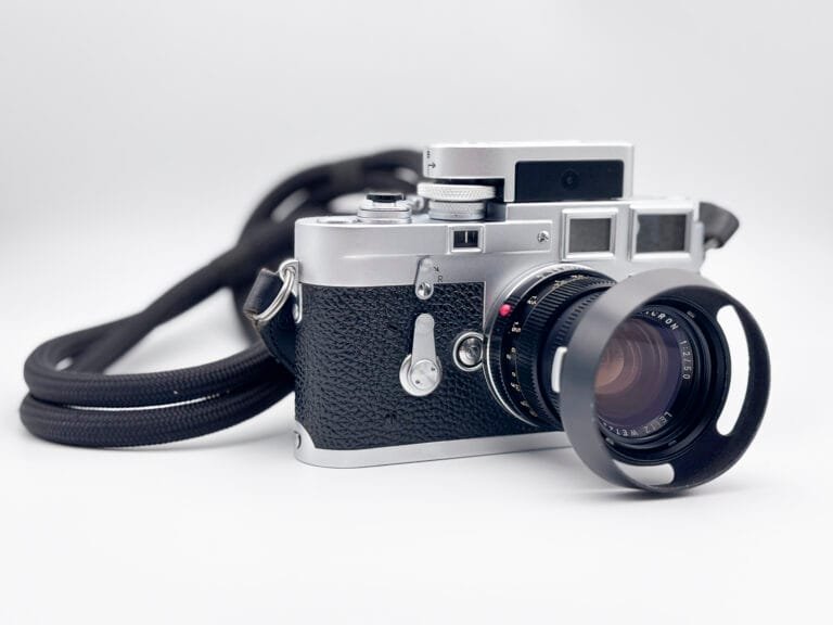 Cellule externe Keks M-Meter montée sur un Leica M3 argentique avec objectif Summicron 50mm