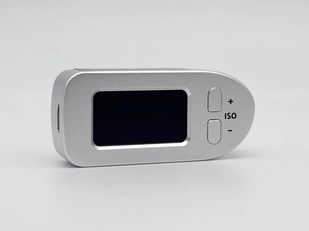 Cellule externe Keks M-Meter argentique vue de dessus avec écran et boutons de réglage ISO