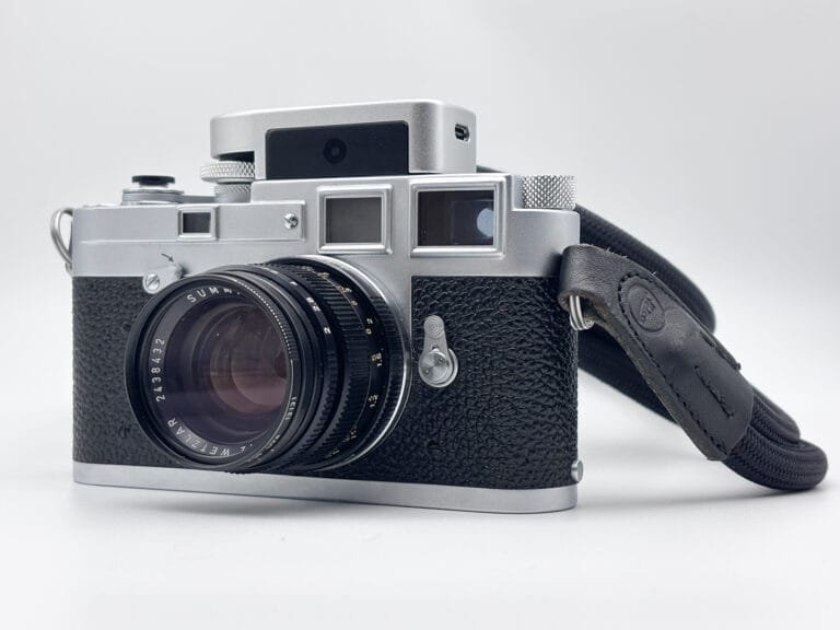 Cellule externe Keks M-Meter montée sur un Leica M3 argentique avec objectif Summicron 50mm