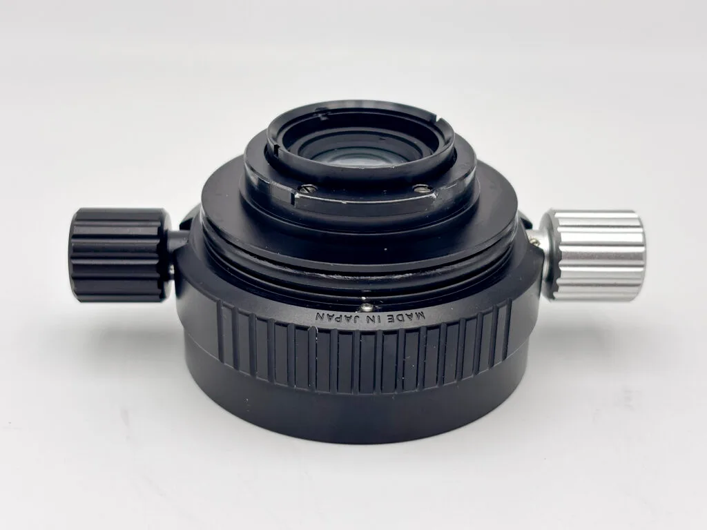 Monture arrière de l’objectif Nikkor 35 mm f/2.5 Nikonos avec système de joints d’étanchéité.