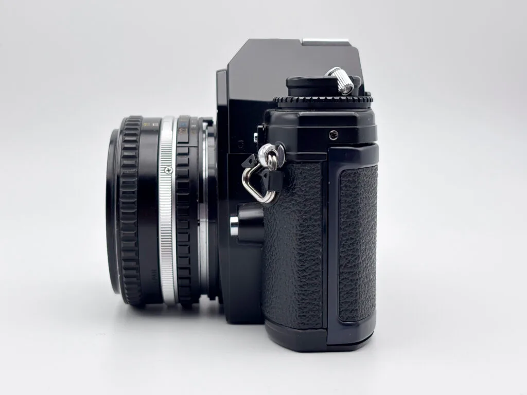 Appareil photo argentique Nikon EM 35 mm des années 1980 - Téléchargement numérique haute qualité 4000 px - Canada