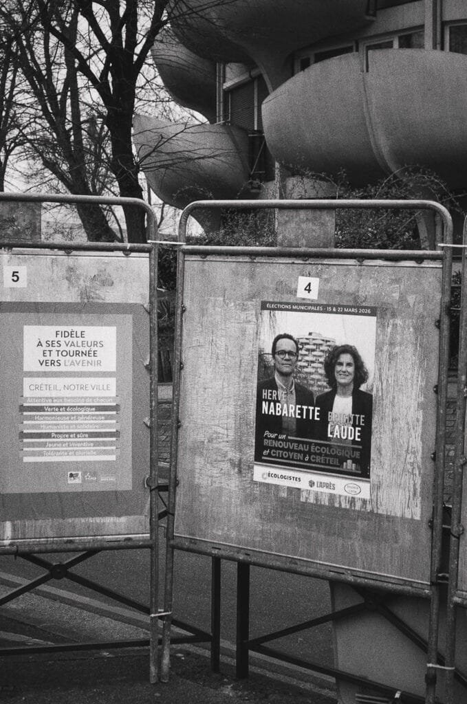 Panneaux d’affichage électoral devant les Choux de Créteil
