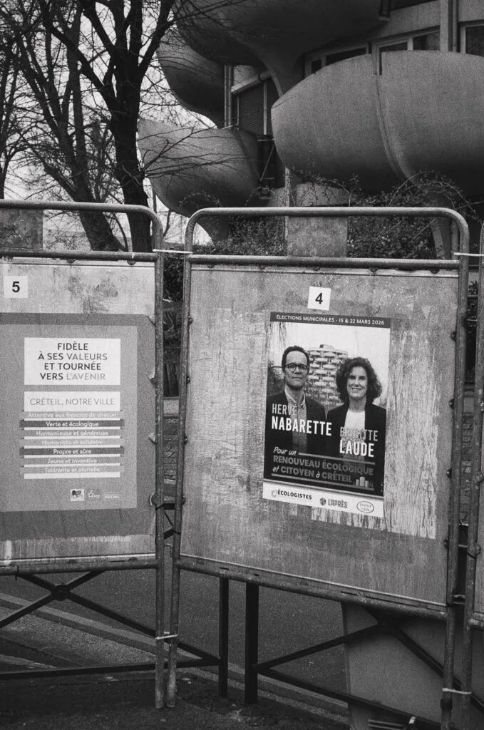Panneaux d’affichage électoral devant les Choux de Créteil