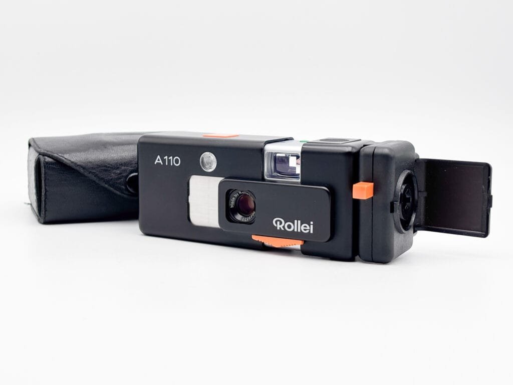 Rollei A110 avec housse en cuir et extension flash pour cubes, appareil photo argentique format 110