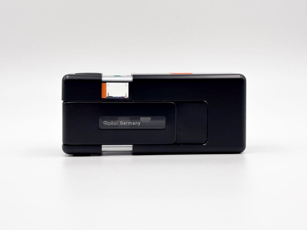Vue arrière du Rollei A110 avec marquage Rollei Germany, appareil photo argentique compact au format 110