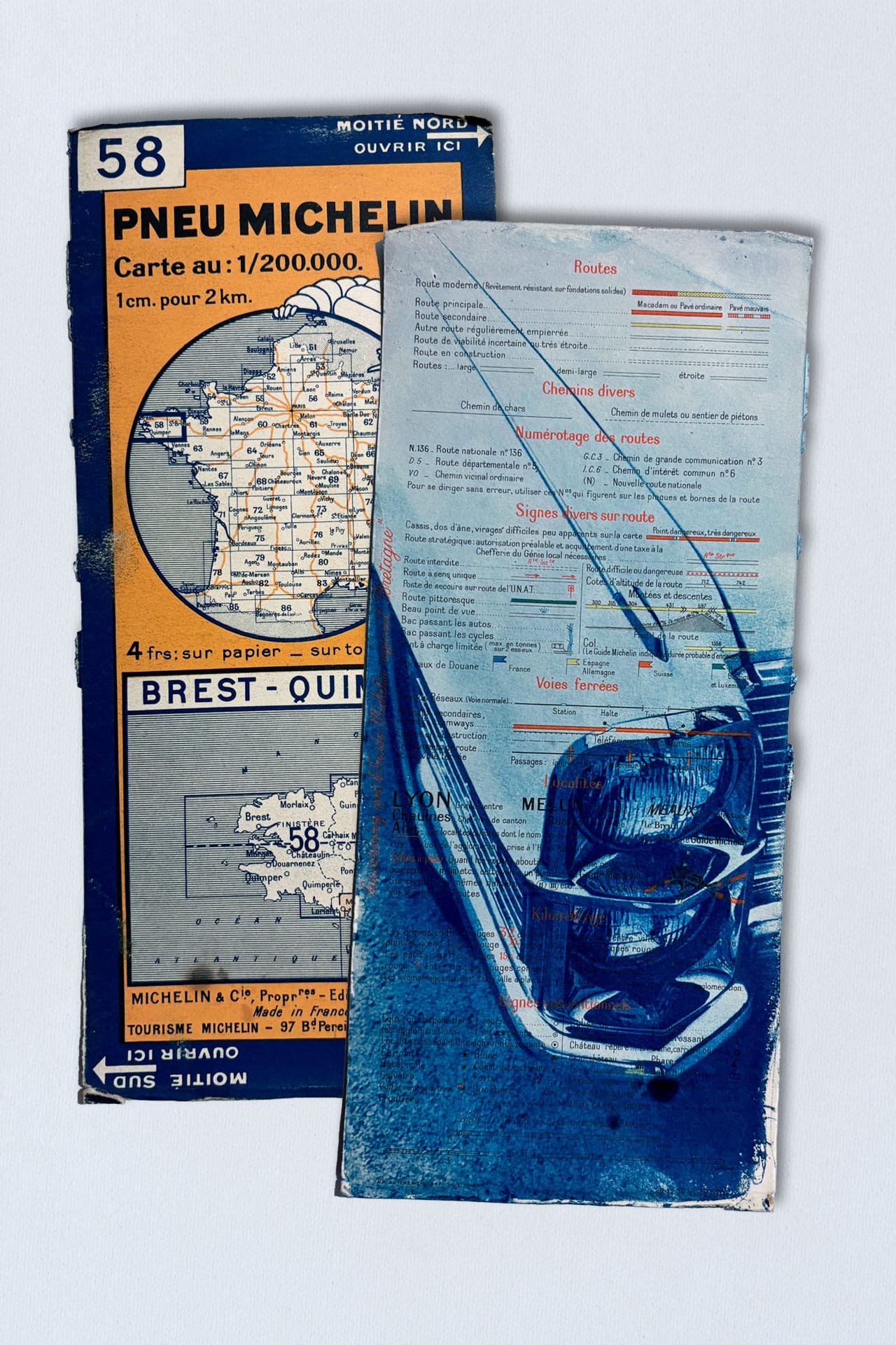 Cyanotype réalisé sur la couverture intérieure d'une carte Michelin Brest-Quimper, phare de Cadillac photographié au Nikon F3 HP près de Tharon-Plage