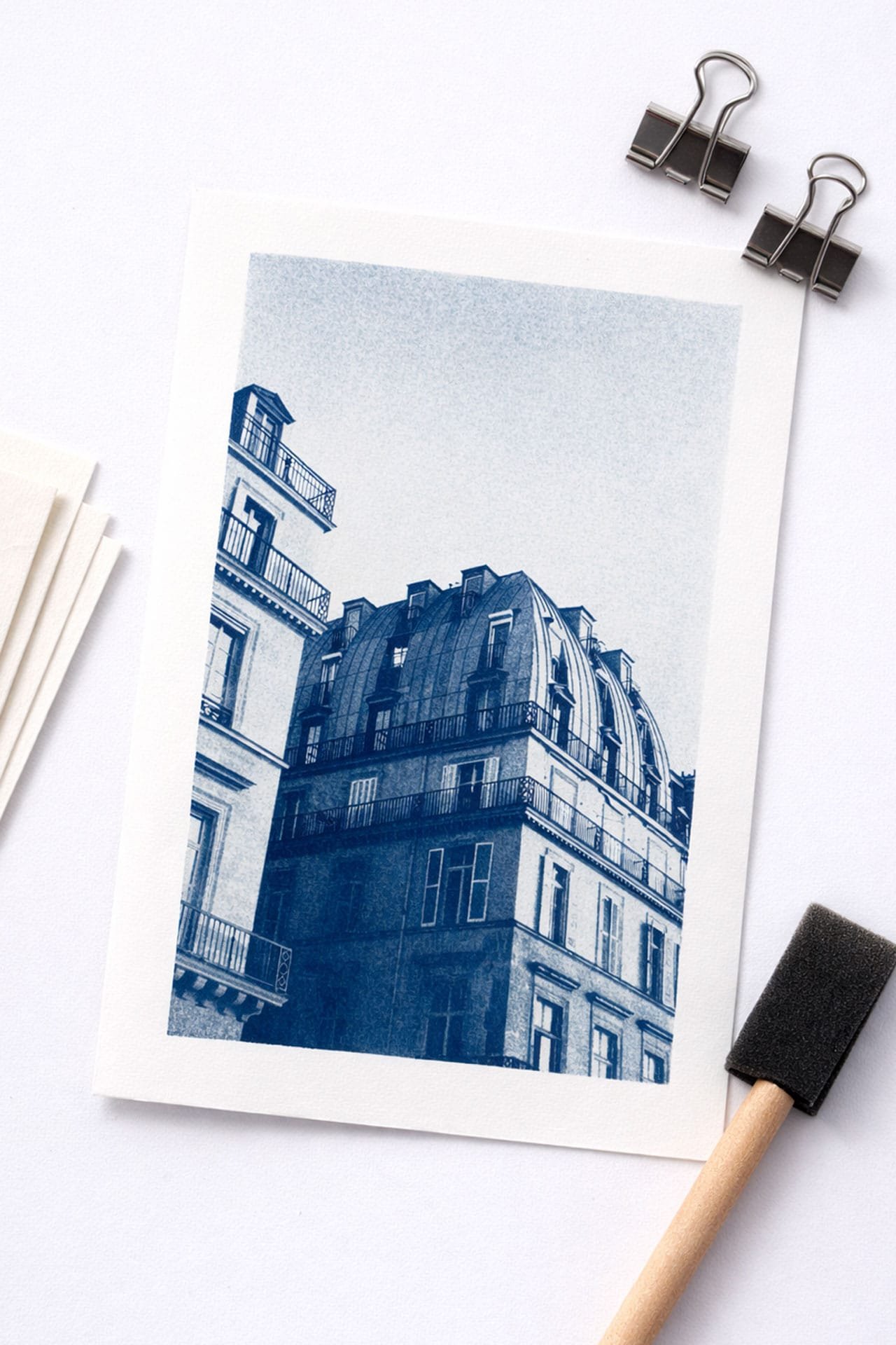 Cyanotype de la rue de Rivoli à Paris, tirage sur papier aquarelle Clairefontaine Aquapad A5 à partir d'une photo argentique