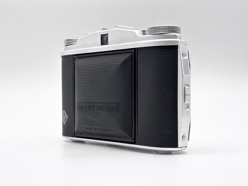 Agfa Isolette II fermé vu de face, appareil photo folding moyen format allemand des années 50
