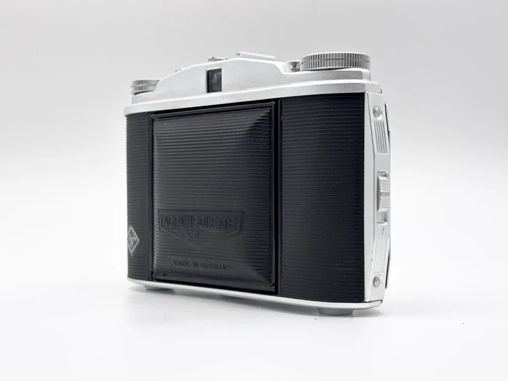 Agfa Isolette II fermé vu de face, appareil photo folding moyen format allemand des années 50