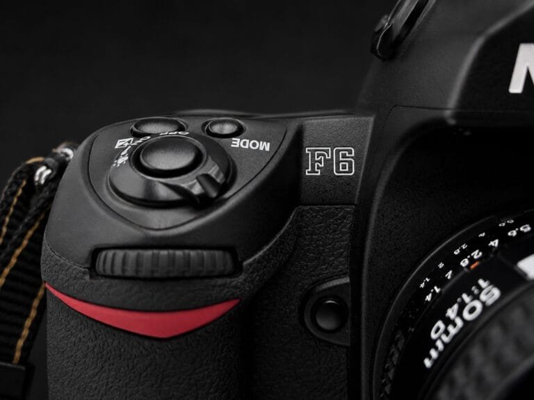 Nikon F6 — détail du sélecteur de mode et molette de commande