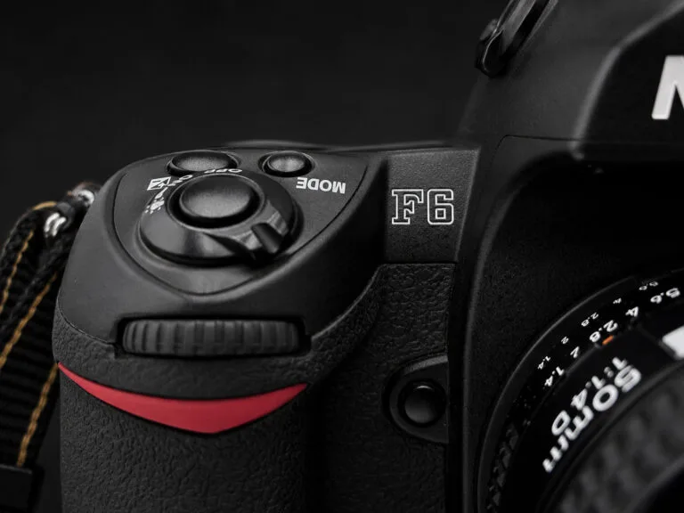 Nikon F6 — détail du sélecteur de mode et molette de commande
