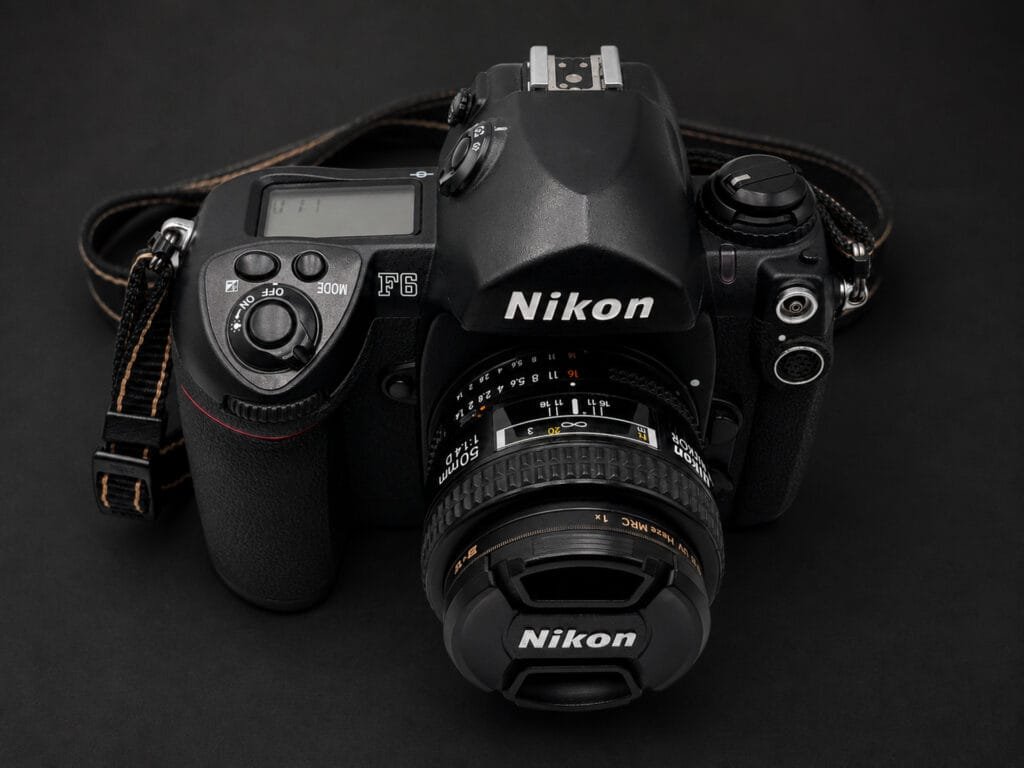 Nikon F6 et Nikkor 50mm f/1.4D — vue de dessus