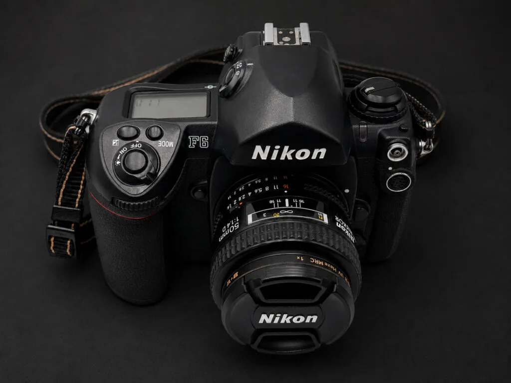 Nikon F6 et Nikkor 50mm f/1.4D — vue de dessus