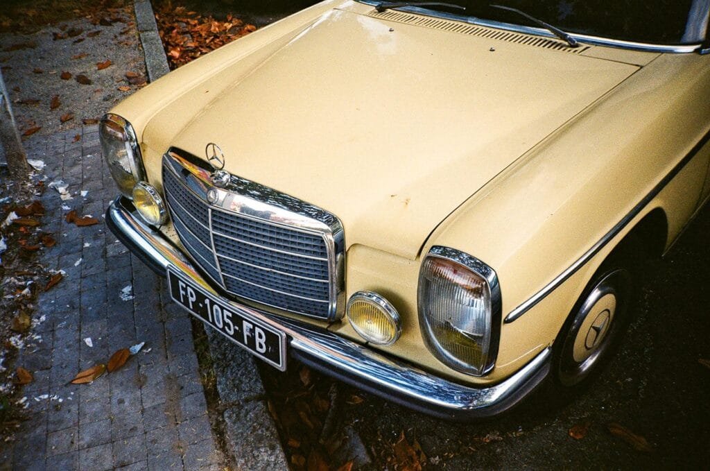 Mercedes ancienne Nantes photo argentique Olympus Trip AF S-2 Kodak Gold 200